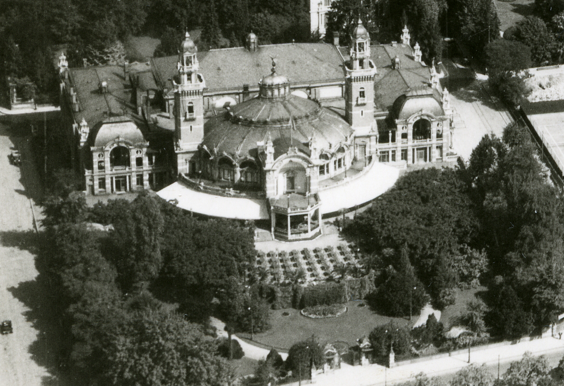 Die Gartenseite der Neuen Tonhalle